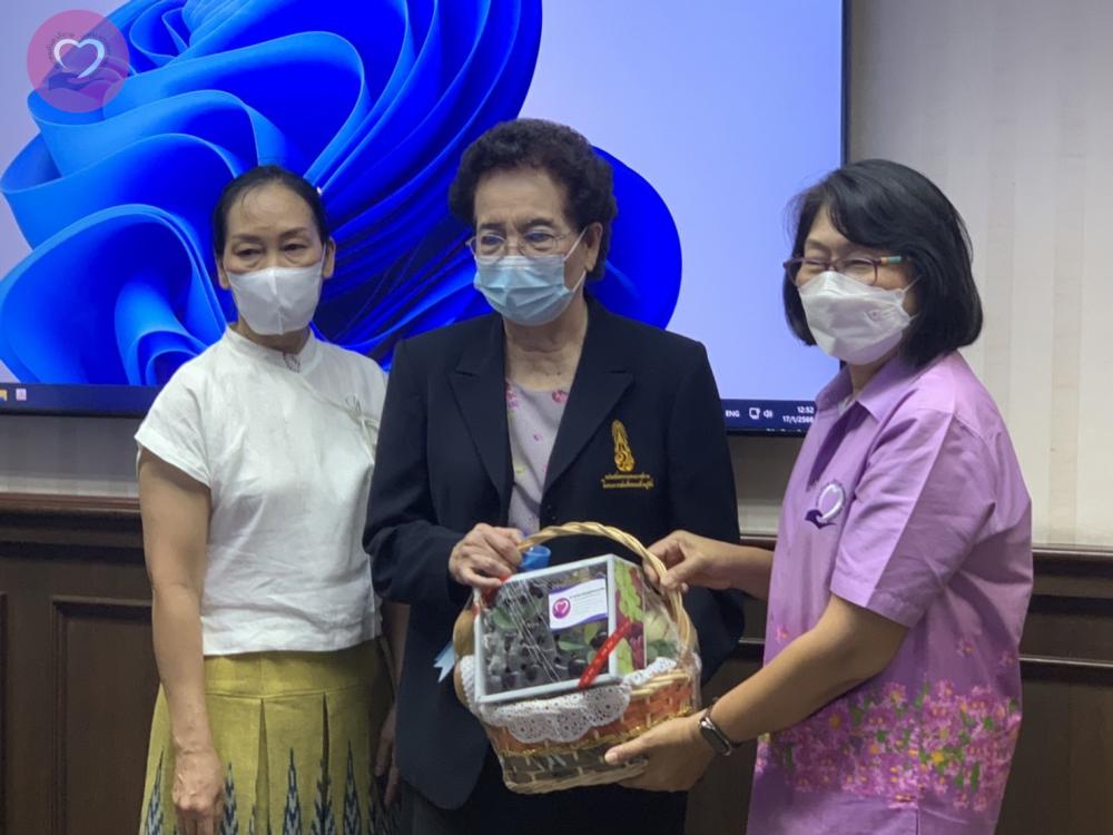 นายกทันตาภิบาลแห่งประเทศไทย เข้าขอพรปีใหม่ ท่านผู้หญิงเพ็ชรา เตชะกัมพุช